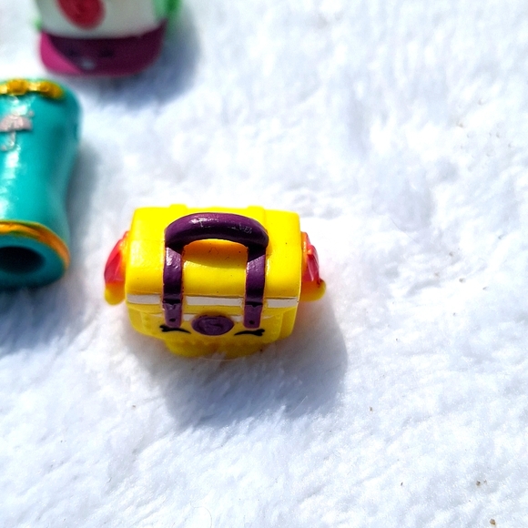 Shopkins Set of 8 hats, boots, and purses Season 2 - Picture 7 of 9